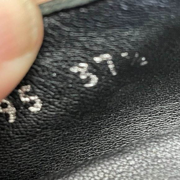 Gucci Black Leather Flats with Silver Tone Logo Plate Size 37.5 - Picture 12 of 12